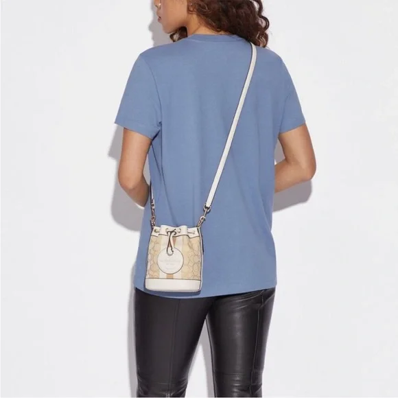 NWT！COACH MINI DEMPSEY BUCKET BAG IN SIGNATURE JACQUARD WITH STRIPE（C8322）V-Day